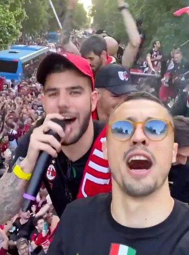 子游泳队的 子游泳队的