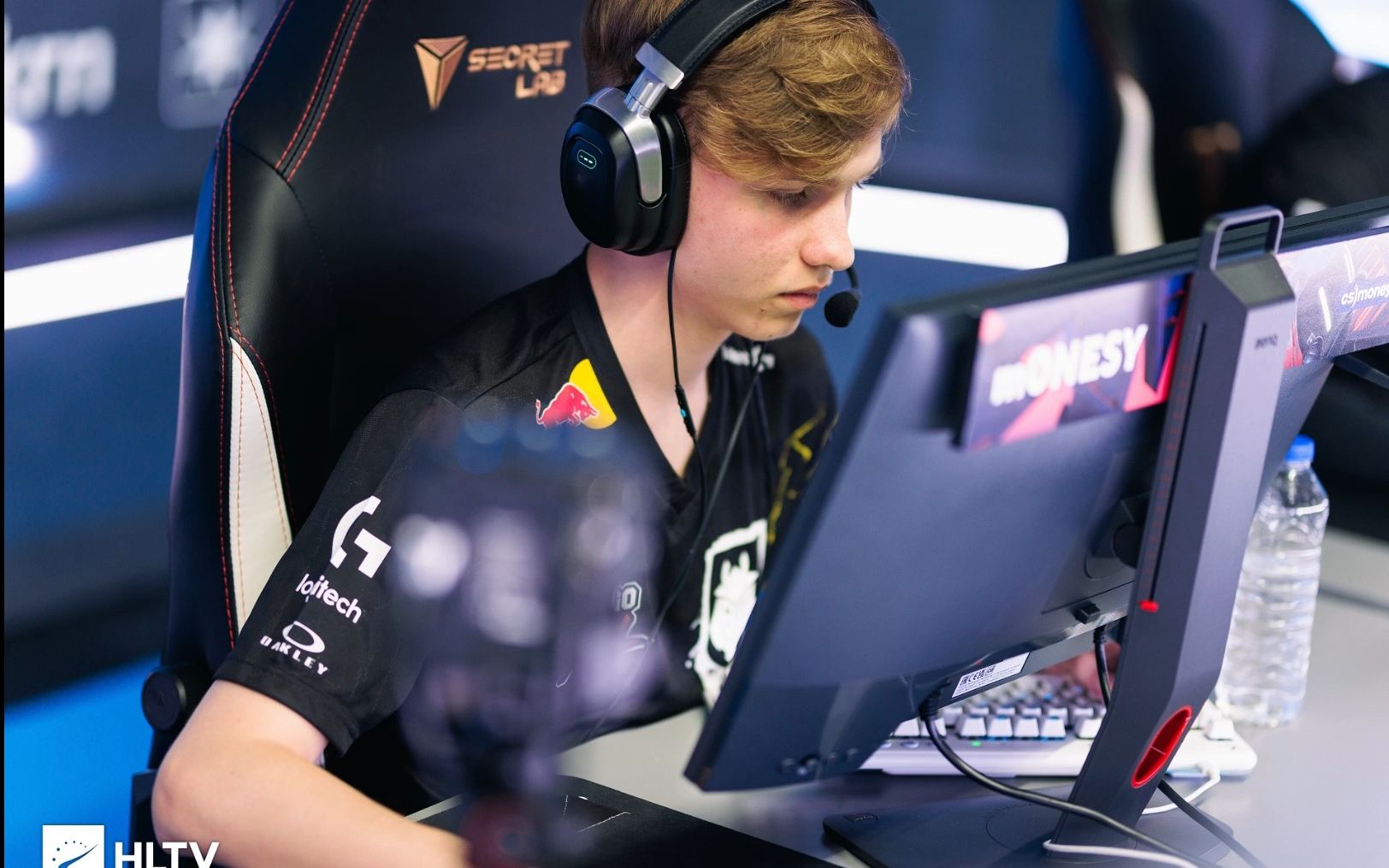 像托尼但更 像托尼但更